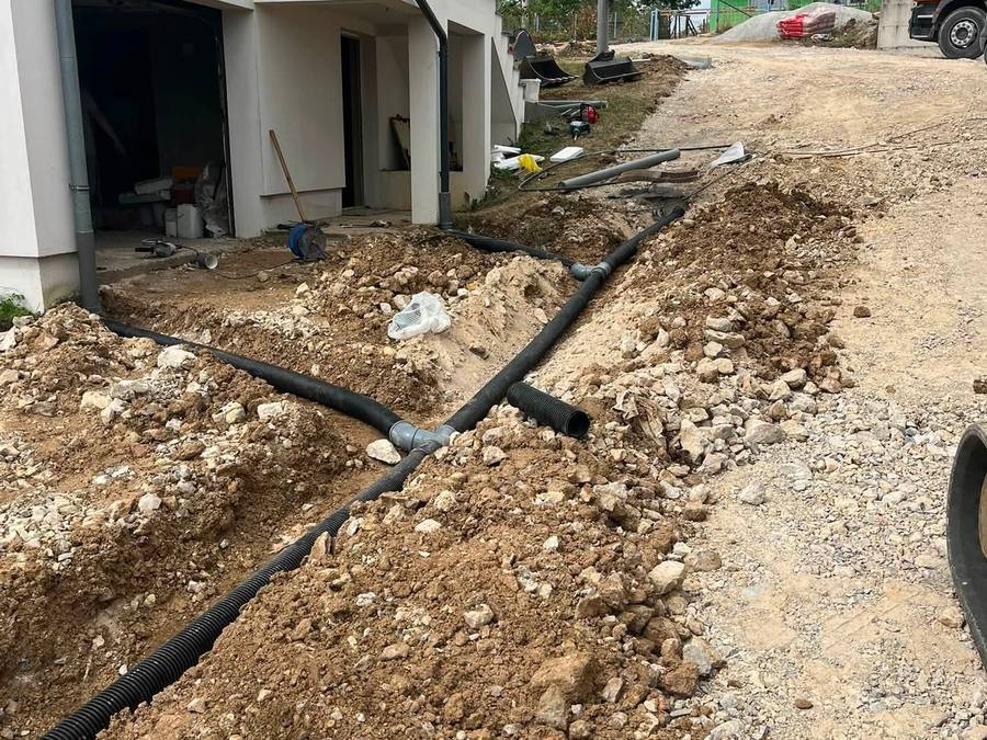 Iskop kanala za drenažu i instalacije oko objekta