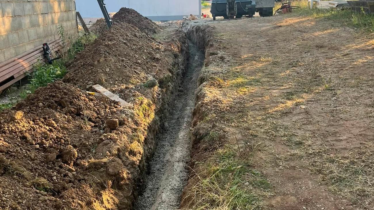 Iskop kanala za instalacije uz objekat, Unsko-sanski kanton